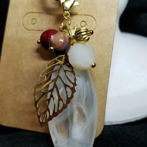 Pendent toggle charm